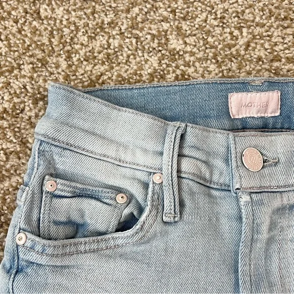 Mother The Insider Crop Step Fray in Sexico Mexico Light Wash Size 25